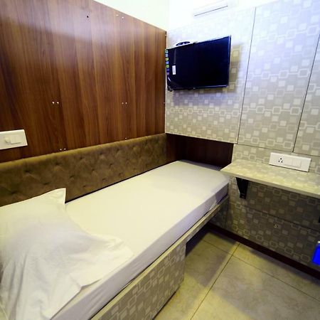 Bedspace- Capsule Ac Hotel マンガロール エクステリア 写真